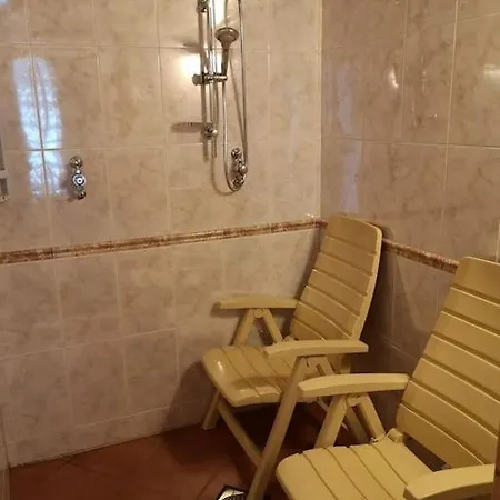 Apartment Nyoppusset Leilighet. Dusj Med Steambad. Aheim